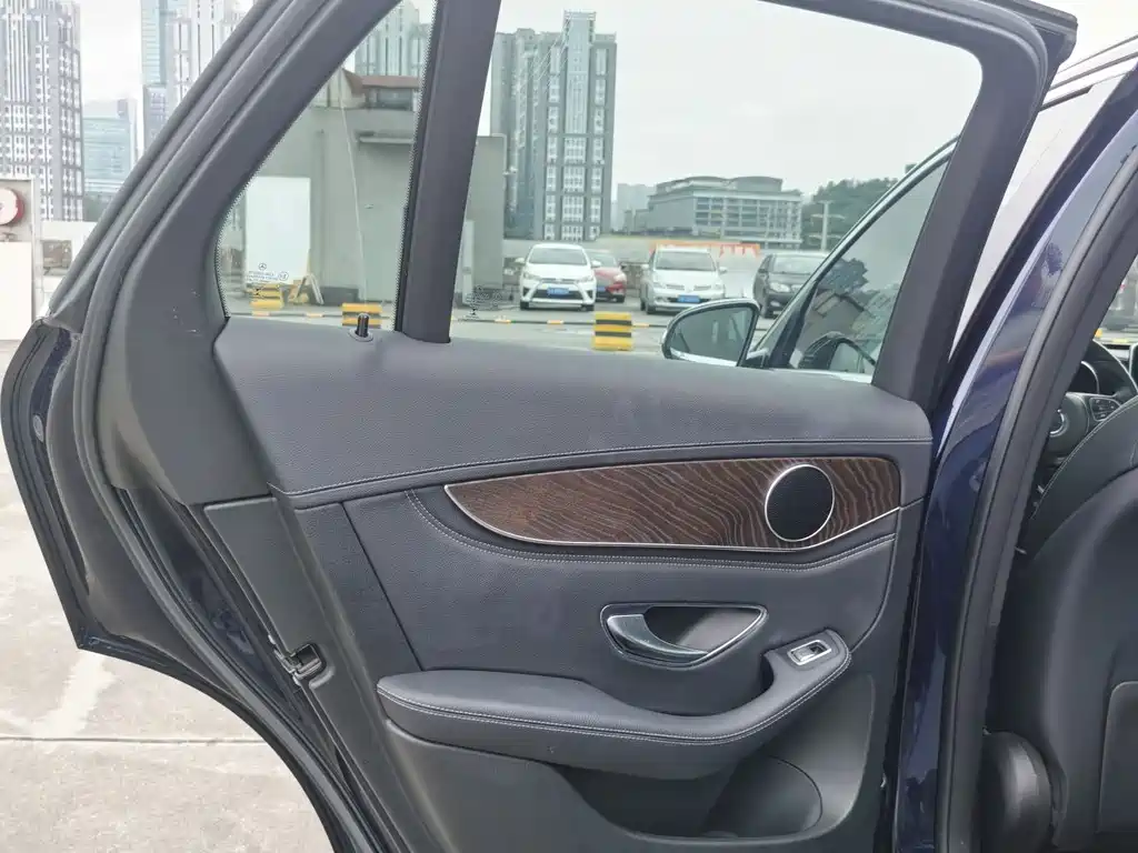 Mercedes-Benz GLC 2017 — фото 11