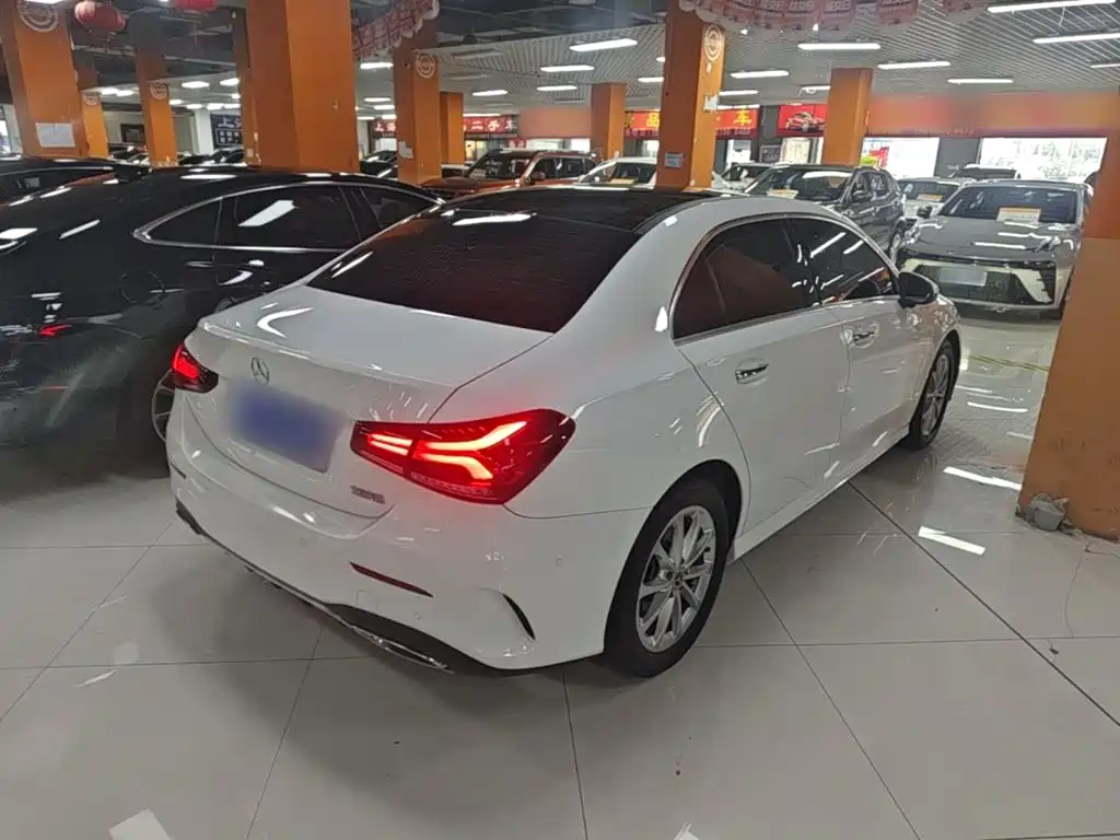 Mercedes-Benz A-Class 2022 — фото 7