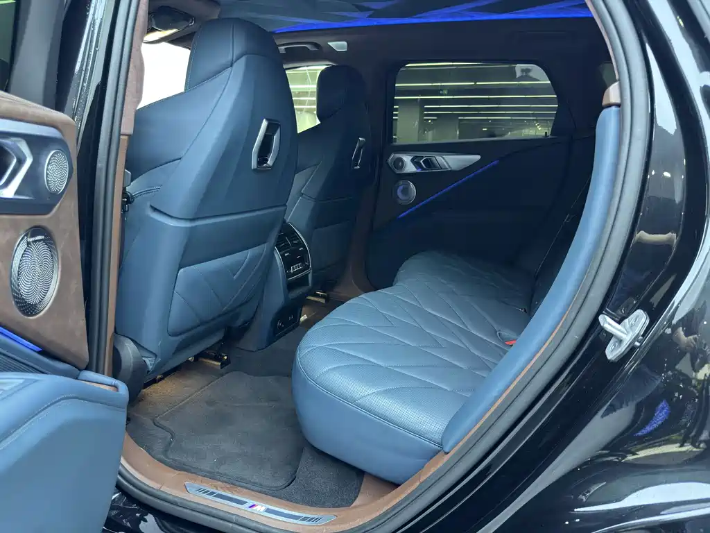 BMW XM 2023 — фото 12