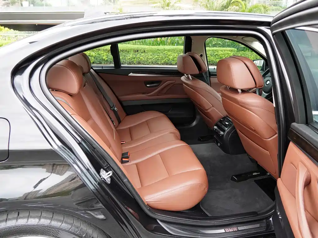 BMW 5 Series 2015 — фото 16
