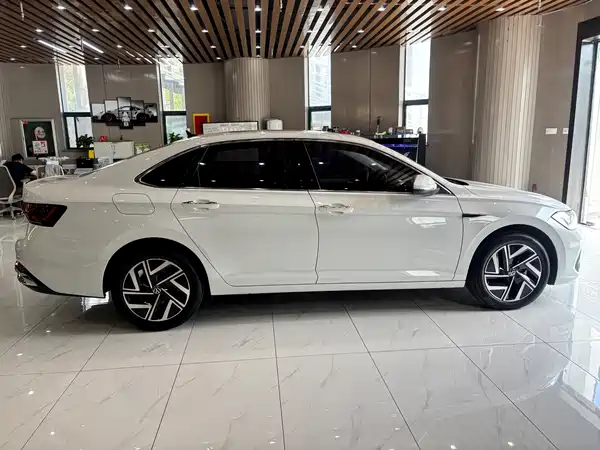 Volkswagen Sagitar 2023
