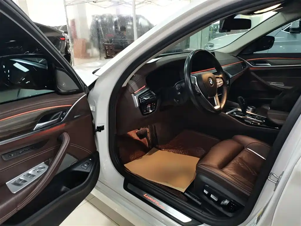 BMW 5 Series New Energy 2020 — фото 13