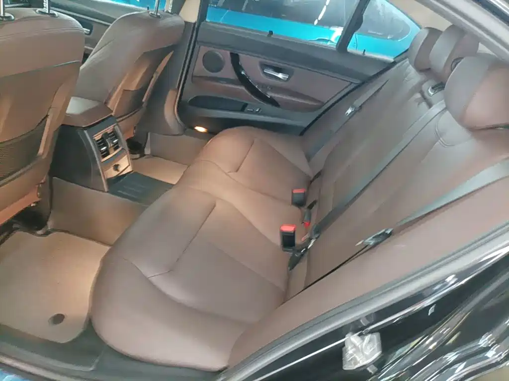 BMW 3 Series 2018 — фото 17