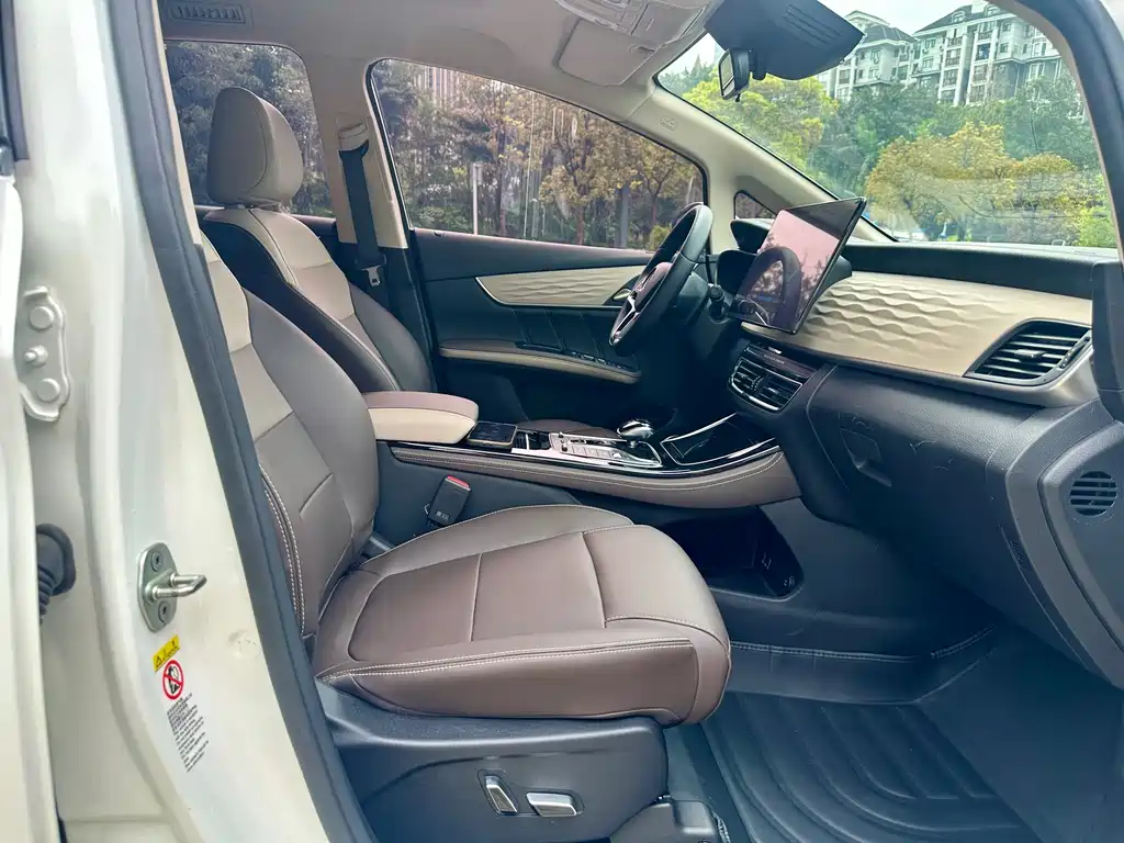 BYD MAX New Energy 2022 — фото 12