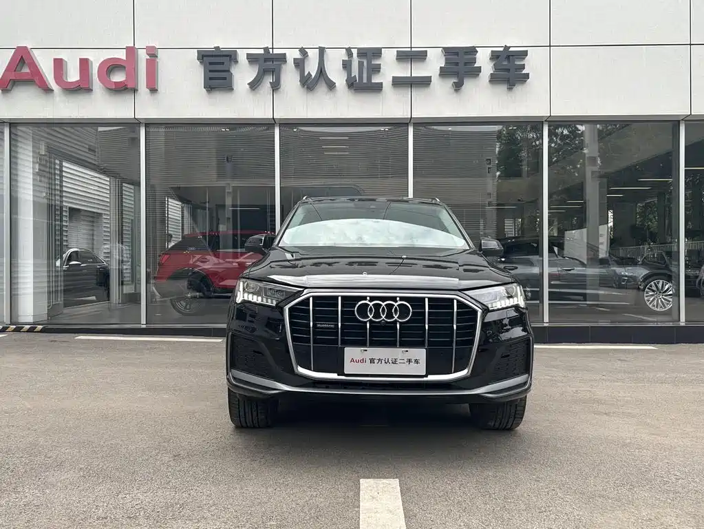 Audi Q7 2023 — фото 1