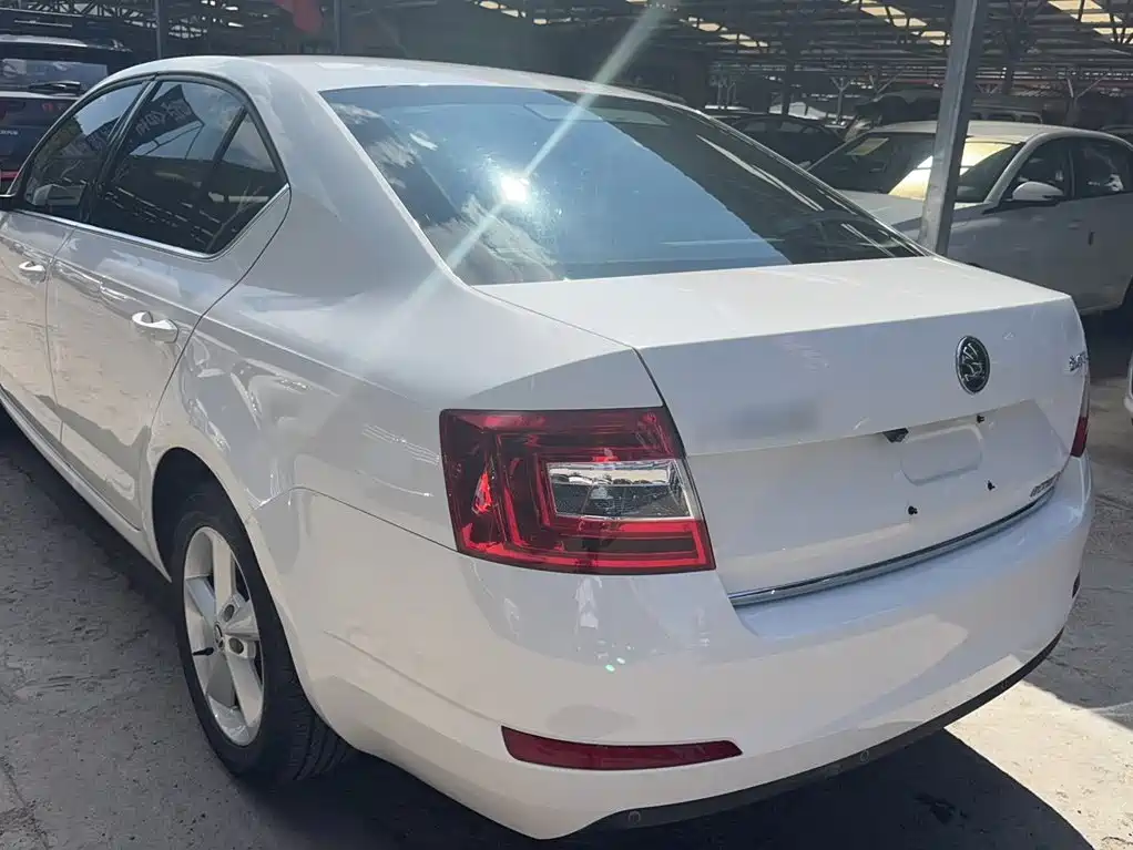 Skoda Octavia 2015 — фото 17