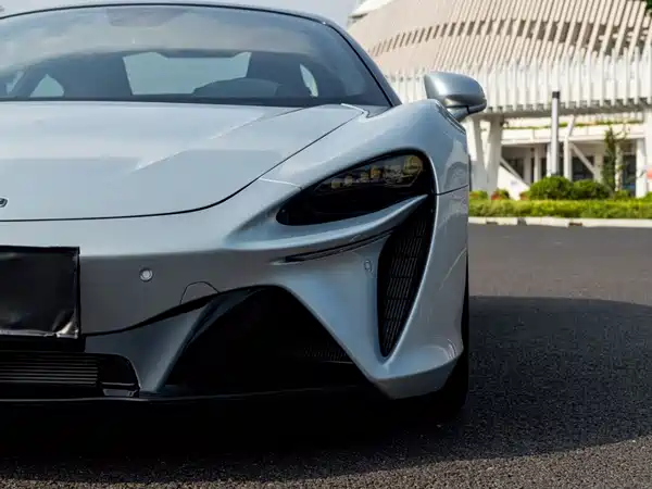 McLaren Artura 2025