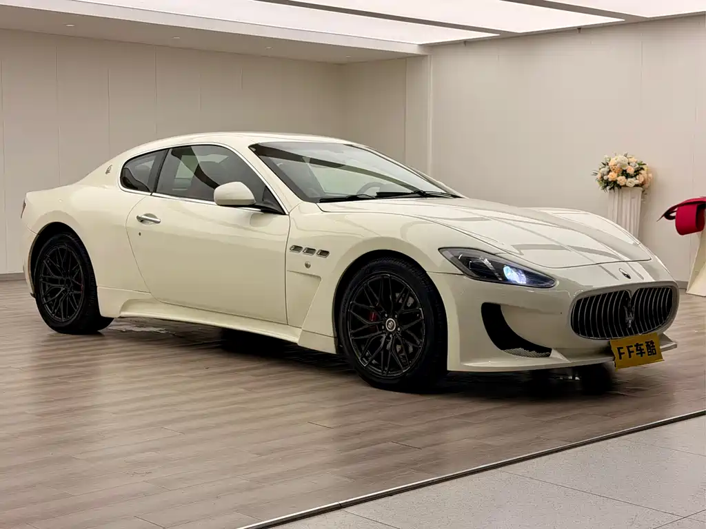 Maserati GranTurismo 2013 — фото 2