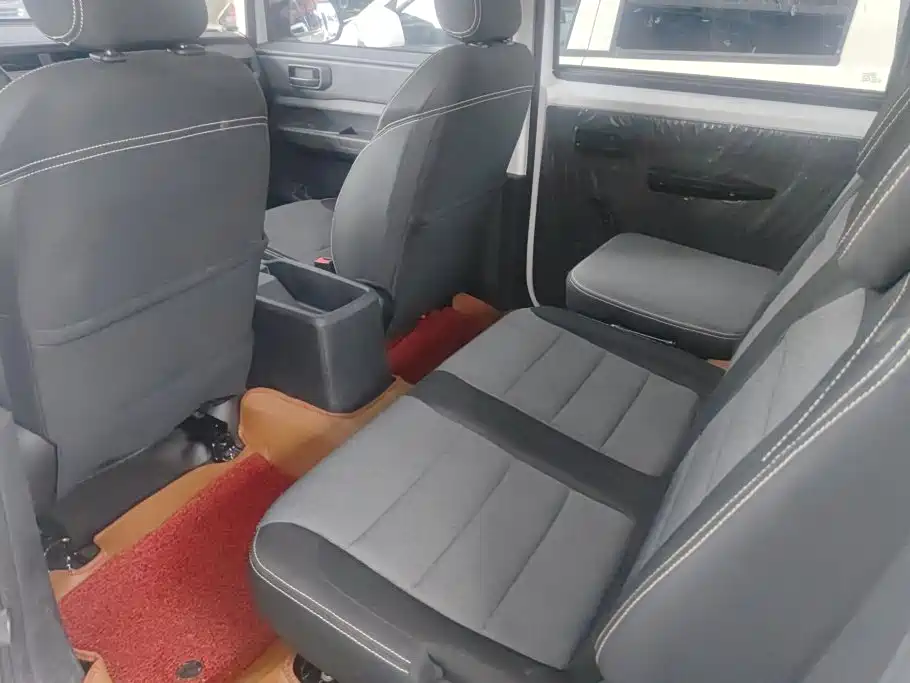 Wuling Hongguang PLUS 2020 — фото 11