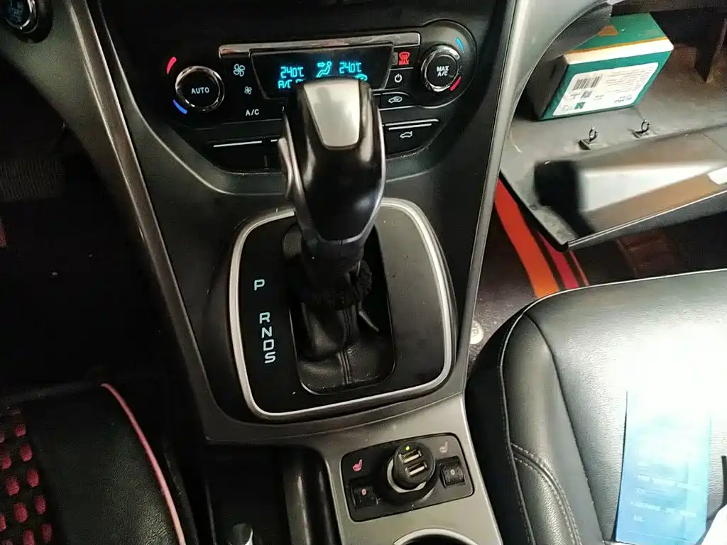 Ford Kuga 2015 — фото 11