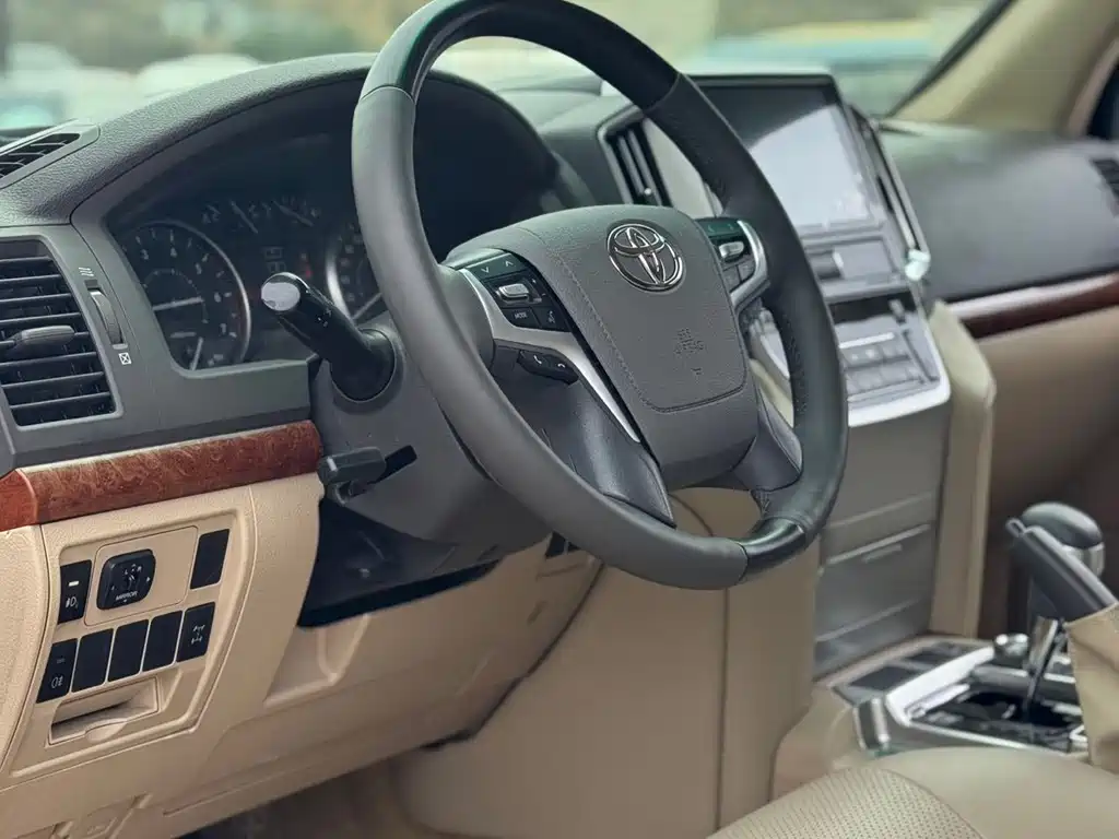 Toyota Land Cruiser 2015 — фото 11
