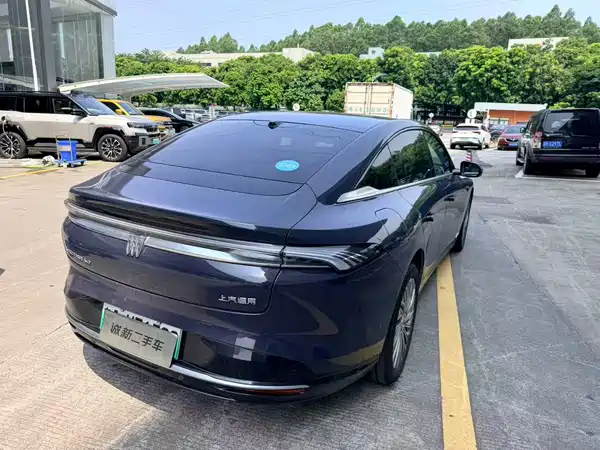 Buick Zhijing L7 2025