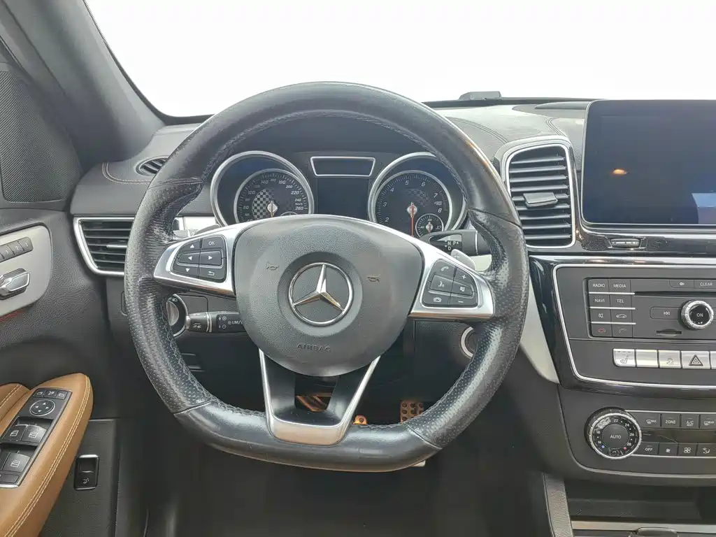 Mercedes-Benz GLE 2017 — фото 11