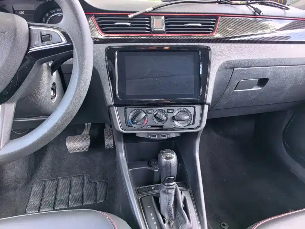 Skoda Rapid Spaceback 2020 — фото 13