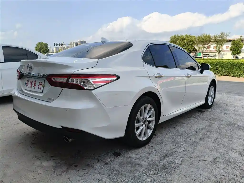 Toyota Camry 2023 — фото 5