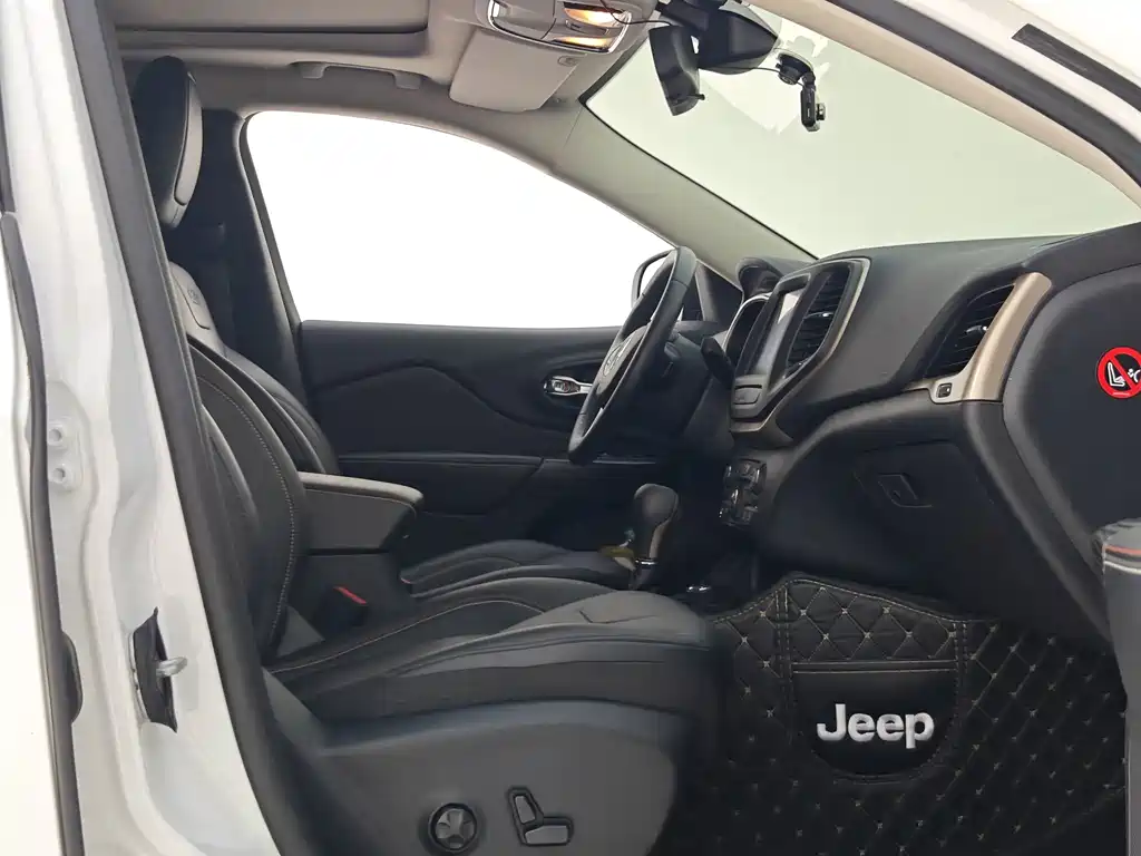 Jeep Cherokee 2016 — фото 10
