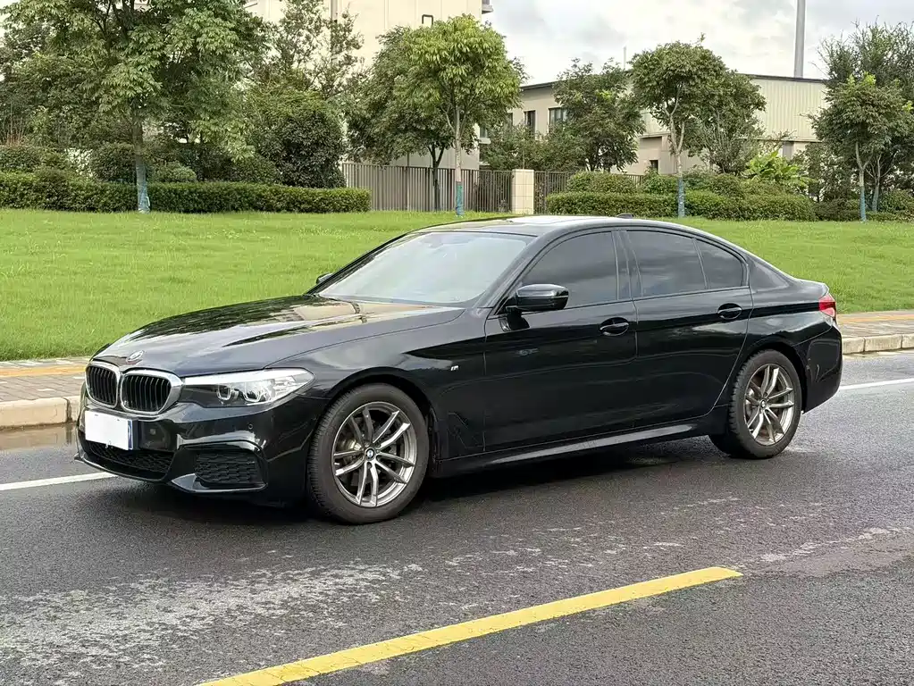 BMW 5 Series 2019 — фото 1