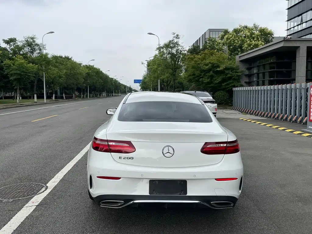 Mercedes-Benz E-Class 2018 — фото 16