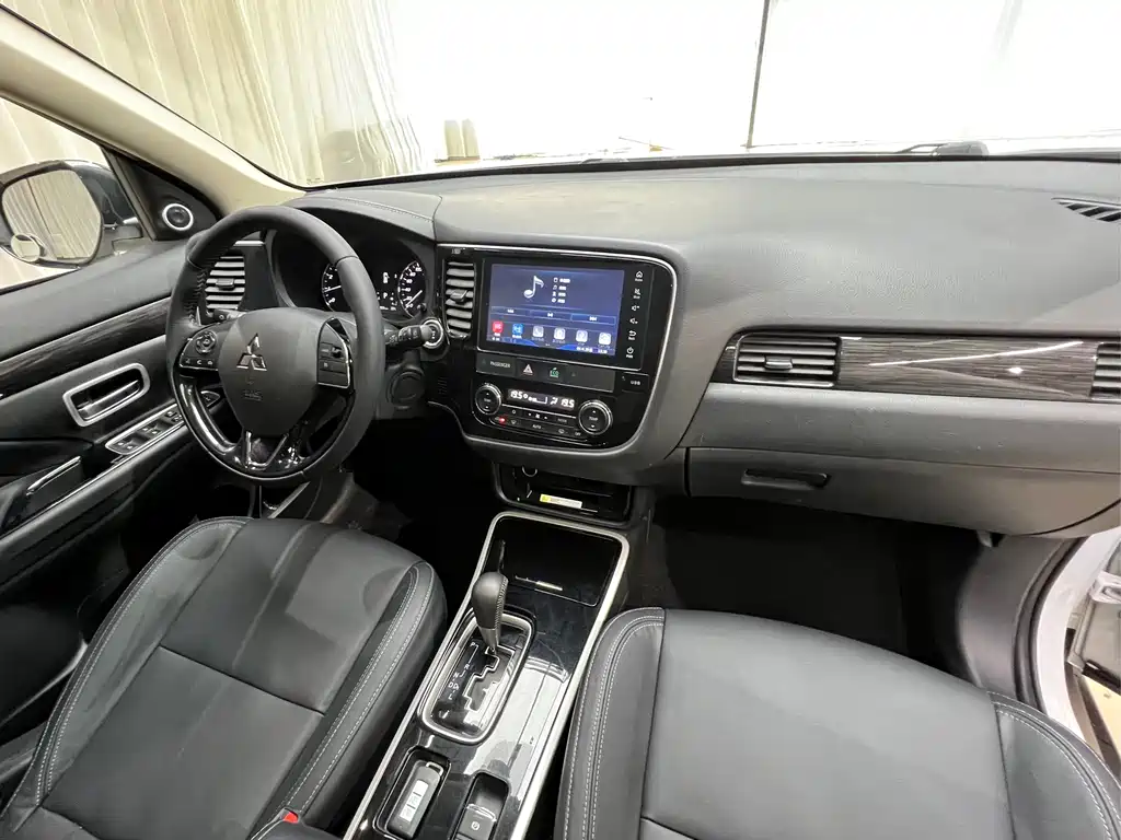 Mitsubishi Outlander 2019 — фото 21