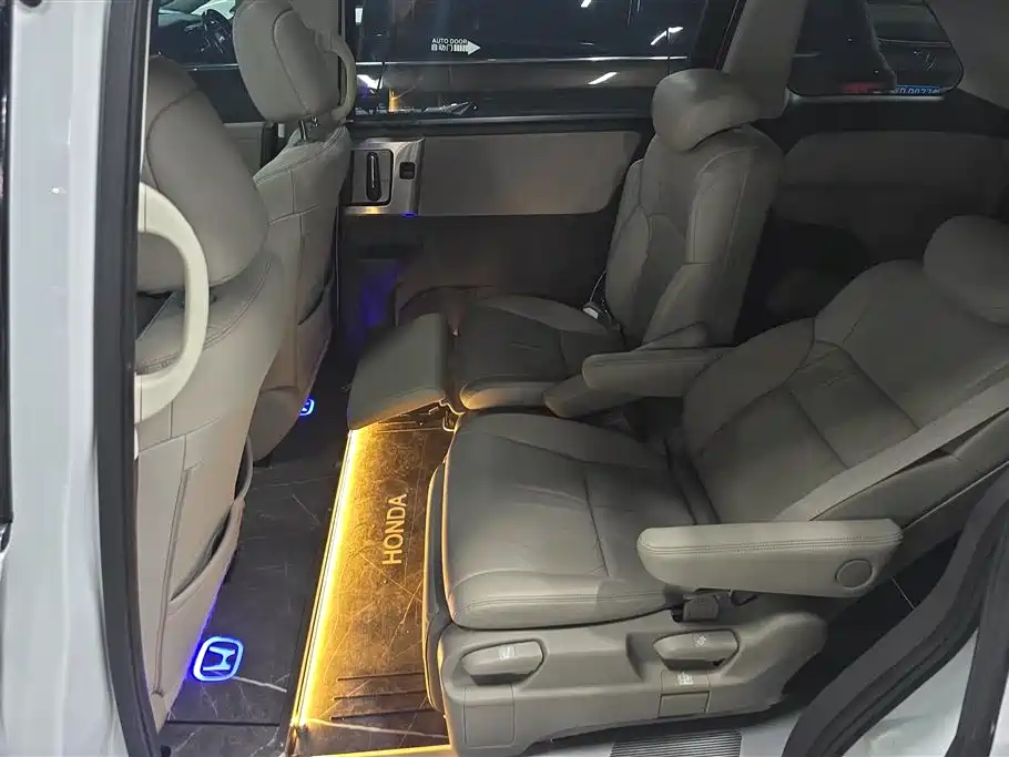Honda Odyssey 2017 — фото 11