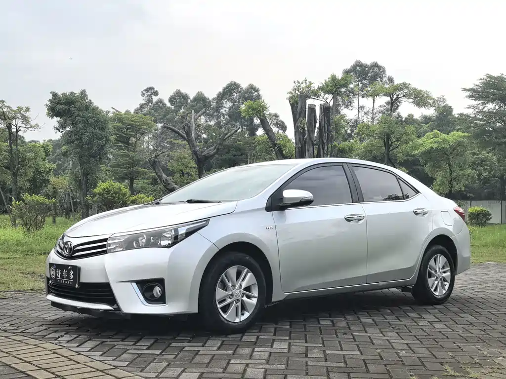 Toyota Corolla 2015 — фото 1