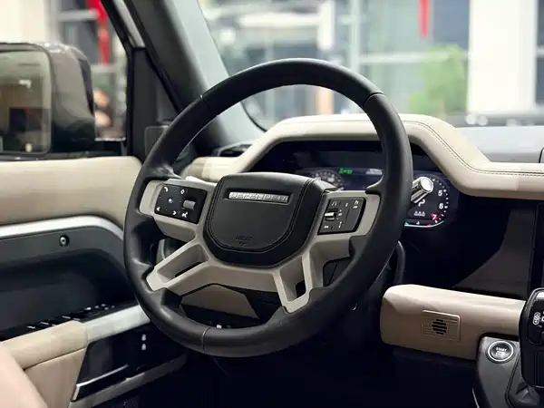 Land Rover Defender 2021