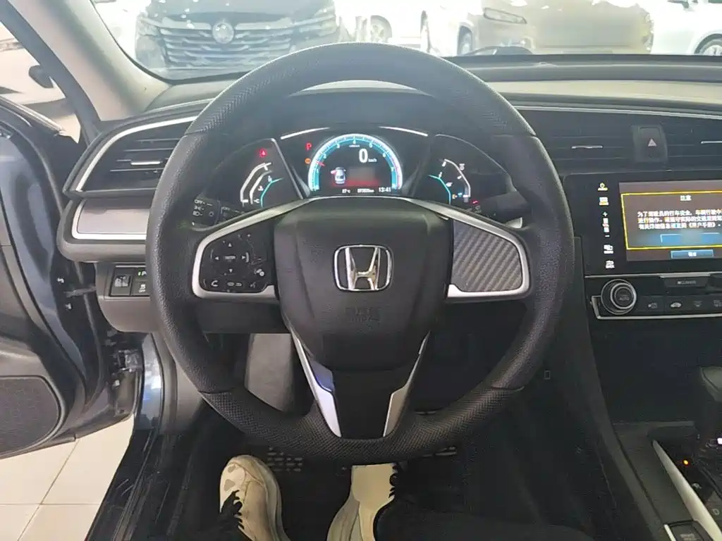 Honda Civic 2018 — фото 11