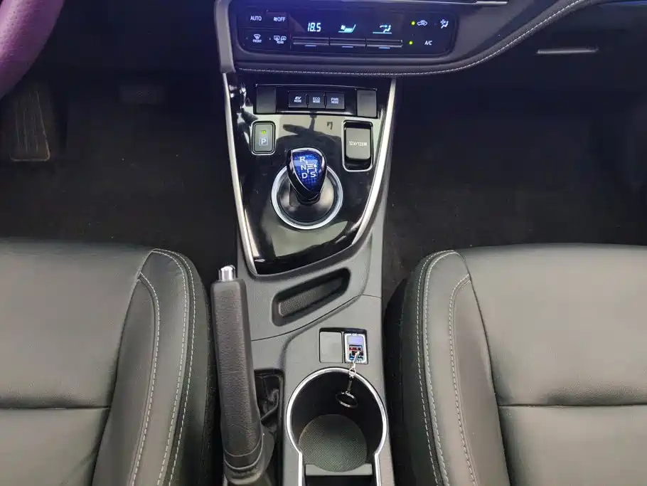 Toyota Corolla 2018 — фото 16