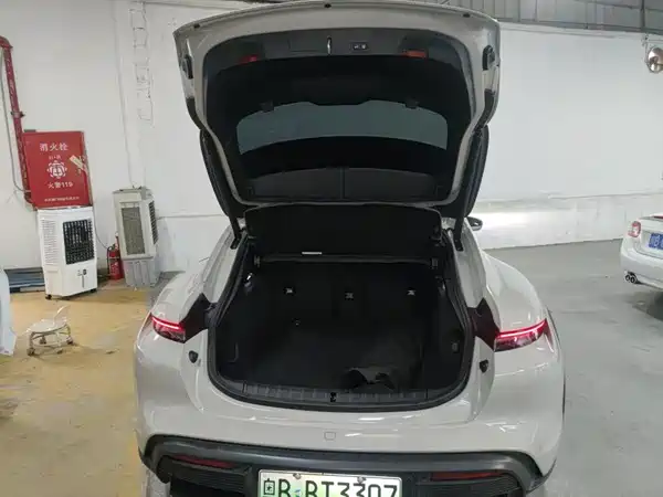 Porsche Taycan 2023