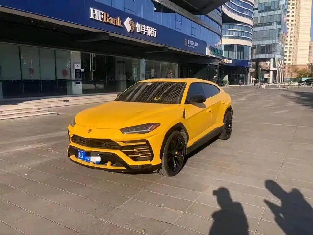 Lamborghini Urus 2020 — фото 1