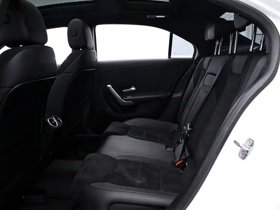 Mercedes-Benz A-Class 2024 — фото 15
