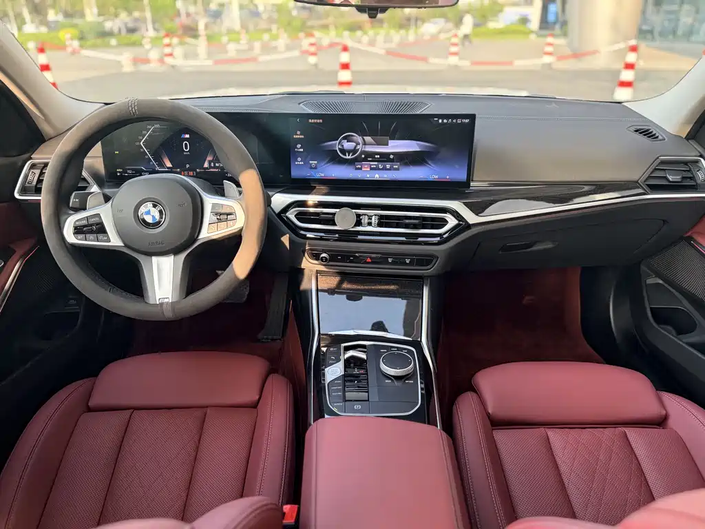 BMW 3 Series 2024 — фото 12
