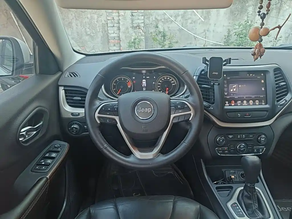 Jeep Cherokee 2018 — фото 11