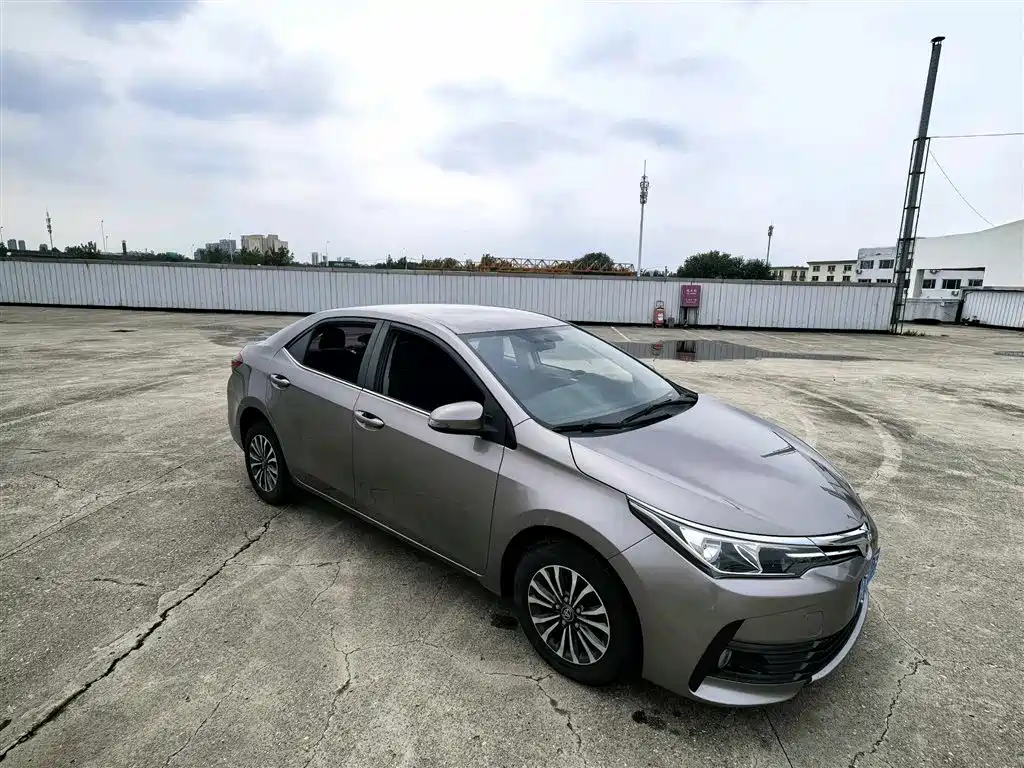 Toyota Corolla 2018 — фото 10