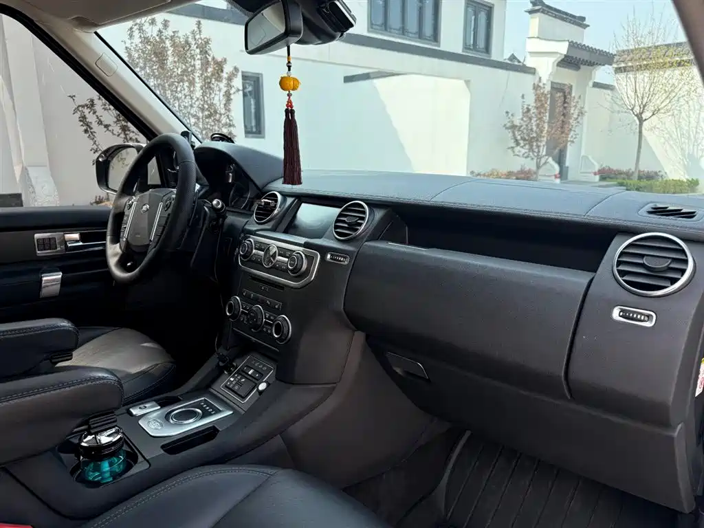 Land Rover Discovery 2015 — фото 22
