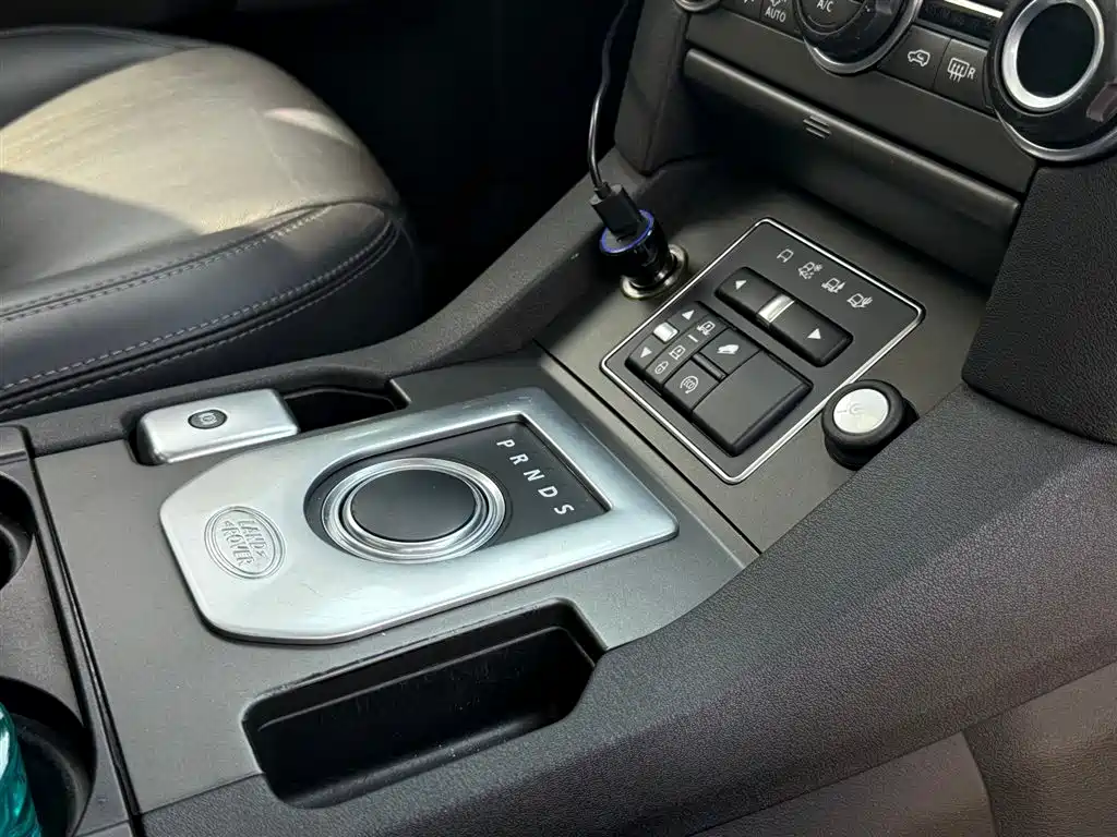 Land Rover Discovery 2015 — фото 23