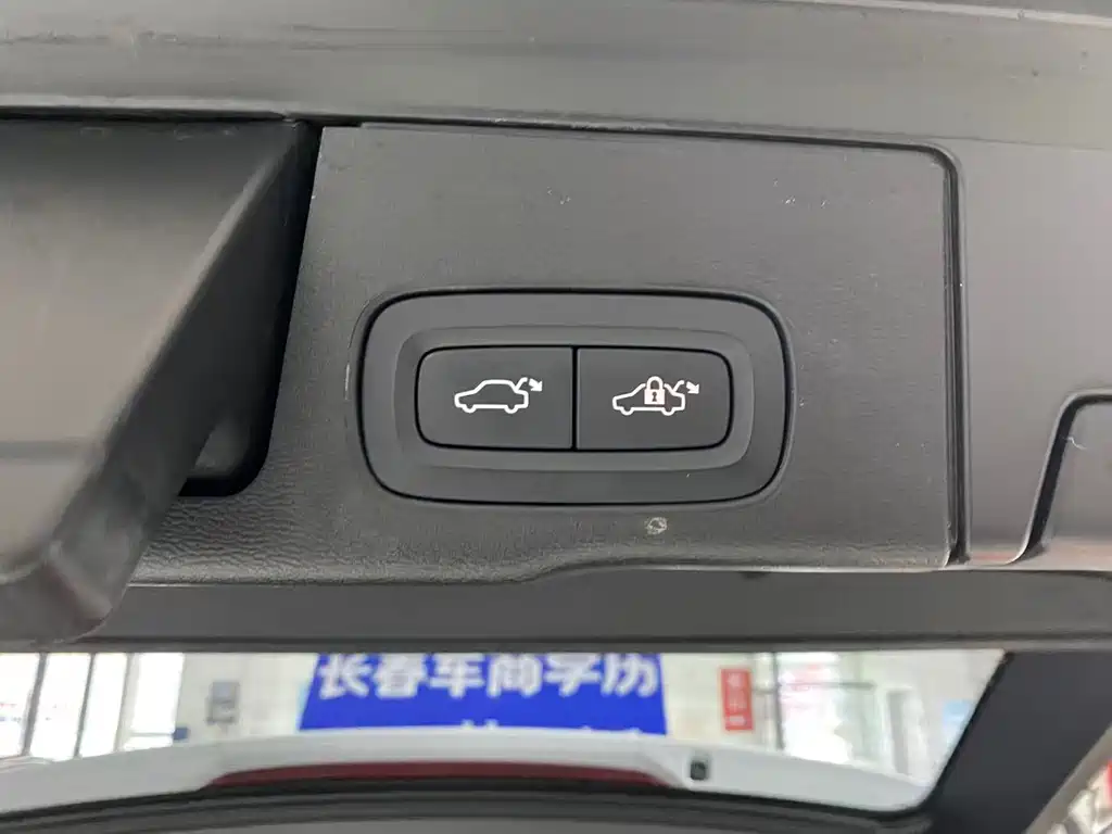 Volvo XC60 PHEV 2021 — фото 11