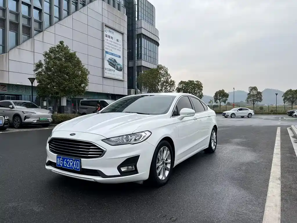 Ford Mondeo 2022 — фото 1