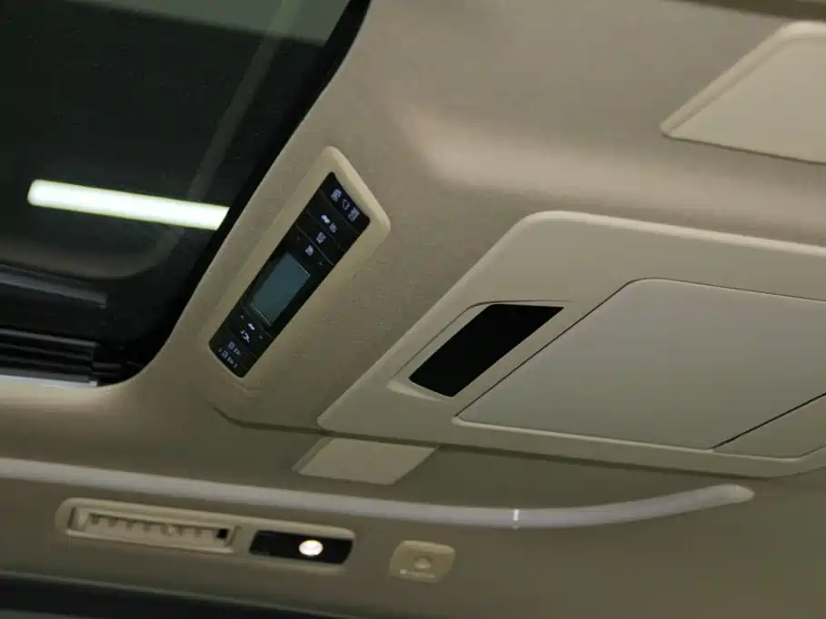 Toyota Alphard 2023 — фото 20