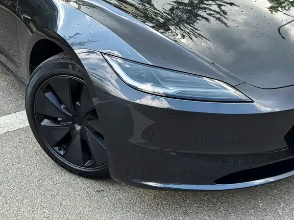 Tesla Model 3 2024