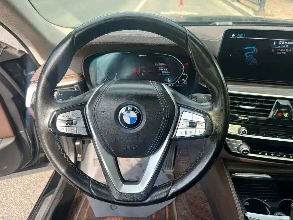 BMW 5 Series New Energy 2021 — фото 9