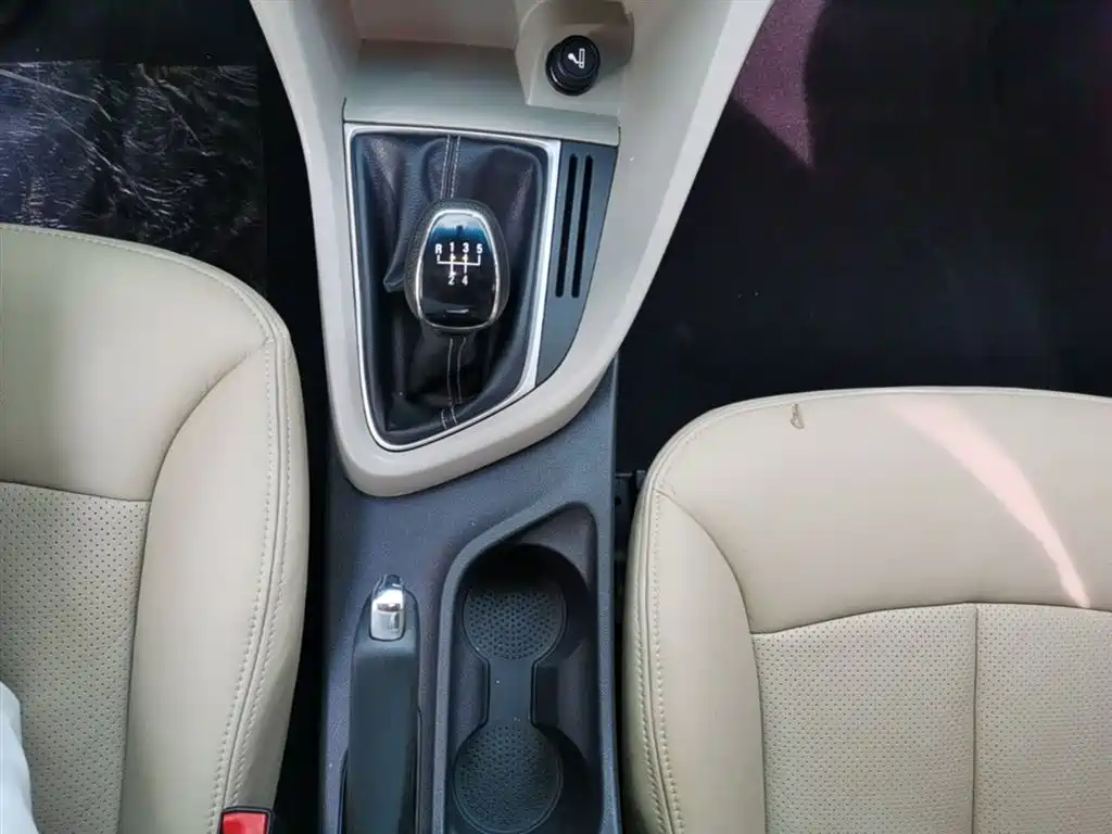 Buick Excelle 2016 — фото 14