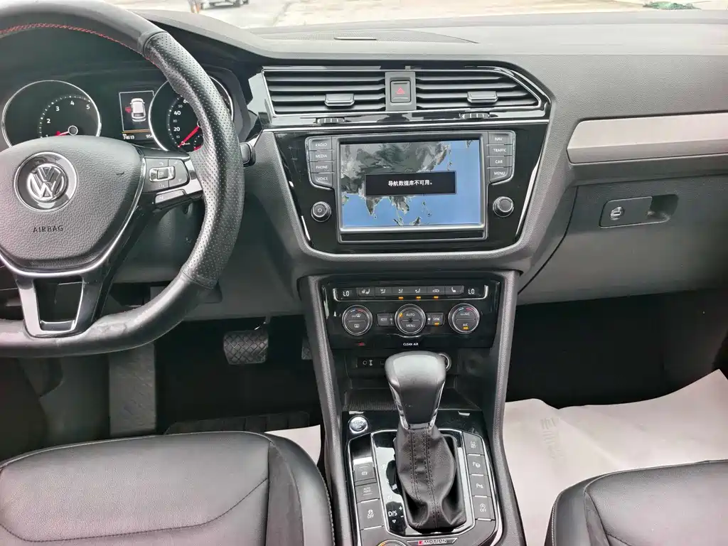 Volkswagen Tiguan L 2017 — фото 13
