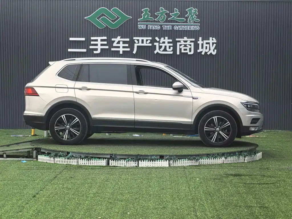 Volkswagen Tiguan L 2017 — фото 4