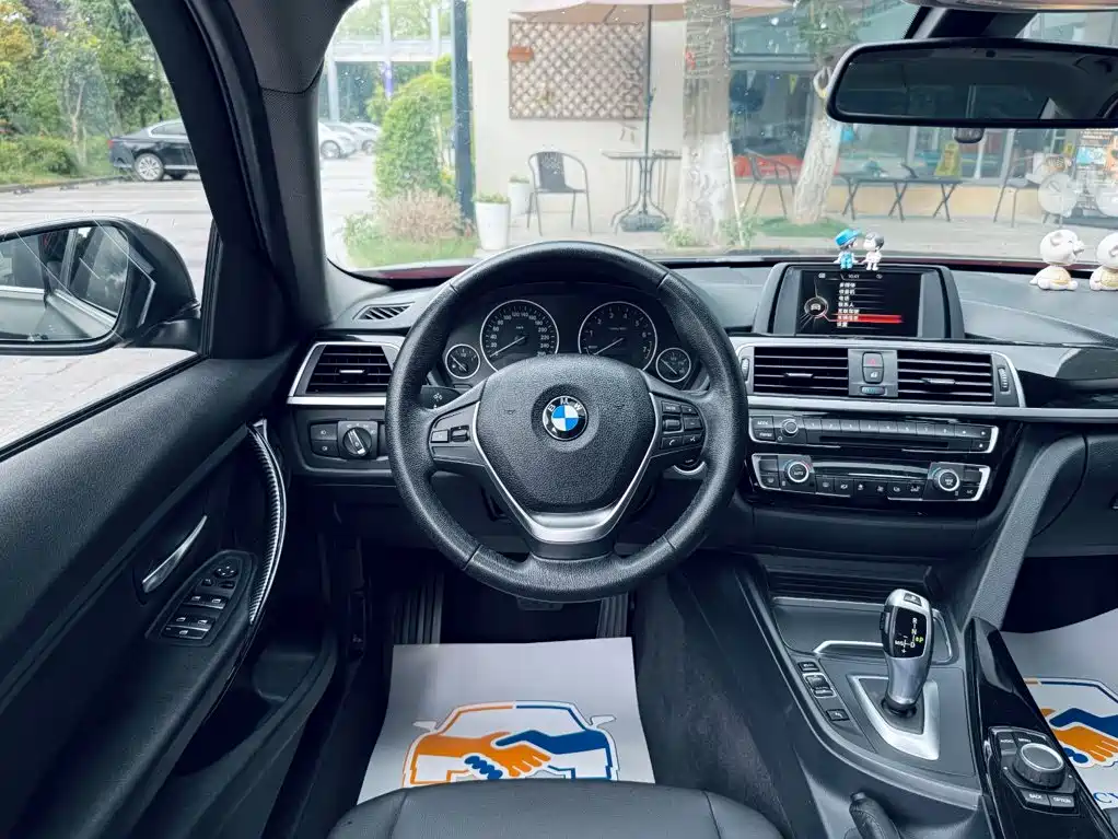 BMW 3 Series 2017 — фото 17