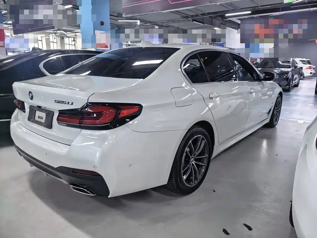 BMW 5 Series 2021 — фото 11