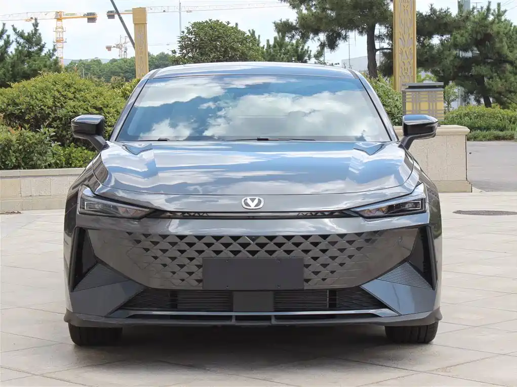 Changan UNI-V iDD 2025 — фото 3
