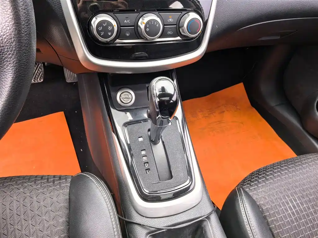 Nissan Tiida 2017 — фото 16