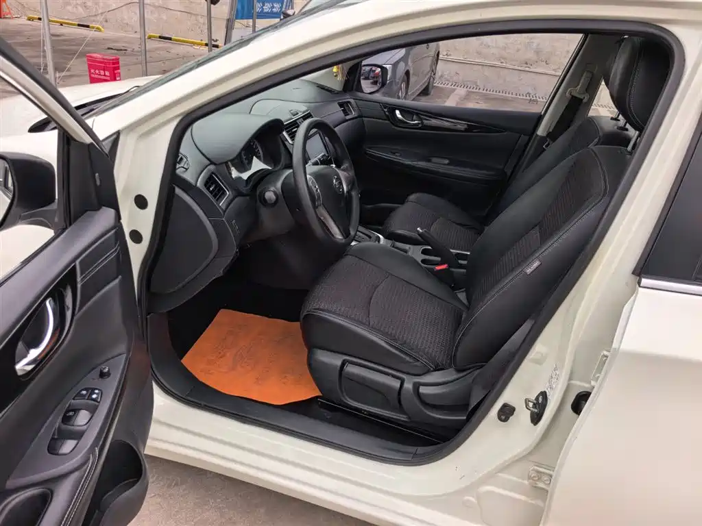Nissan Tiida 2017 — фото 10