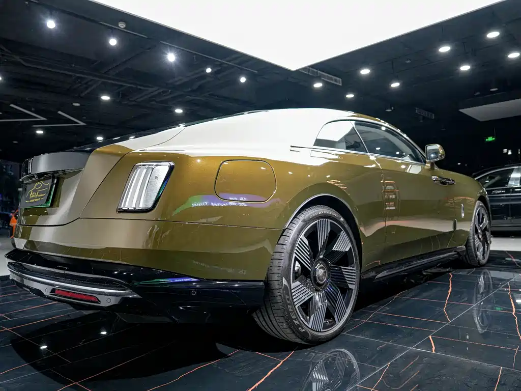 Rolls-Royce Phantom 2024 — фото 10